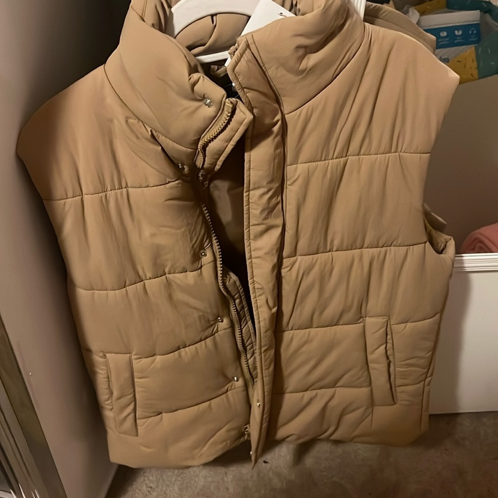 Brown puffer vest brand new